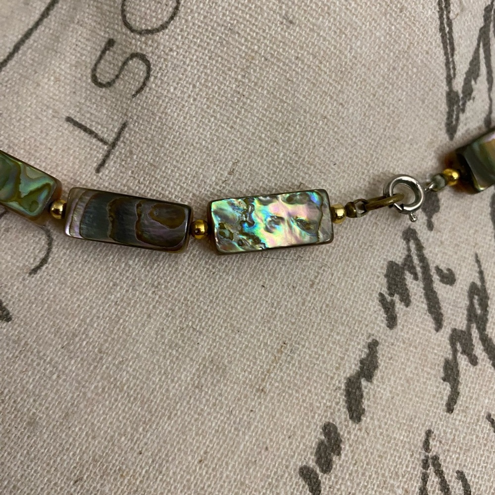 Vintage Elegant Abalone shell beaded Necklace - Picture 5 of 16